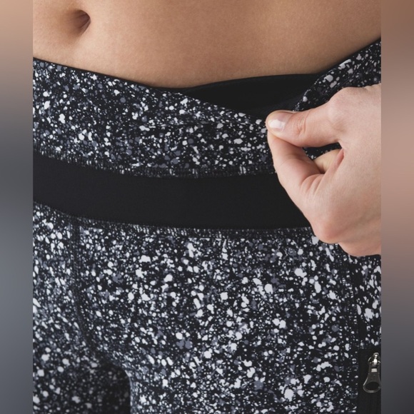 LULULEMON Inspire Tight II
Splatter White Black / Black - Picture 4 of 8